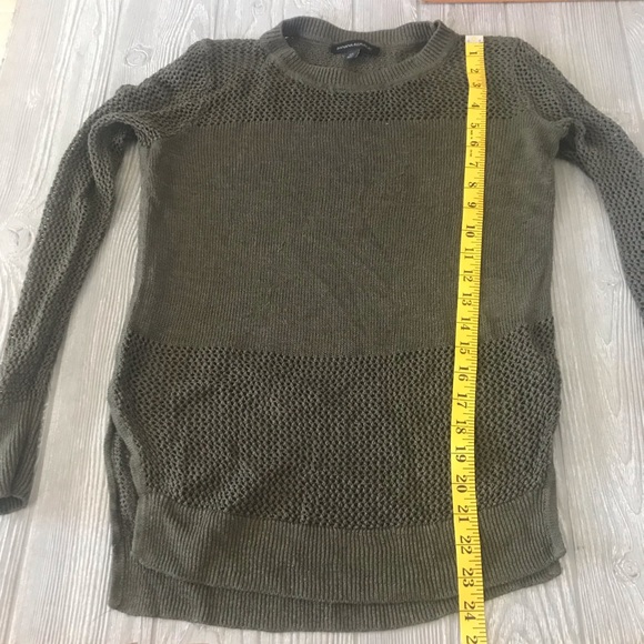 BANANA REPUBLIC Olive Green Loose Knit Linen Sweater with Side Slits - Picture 8 of 12